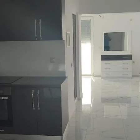 Golem Dhome Plazhi Apartment *